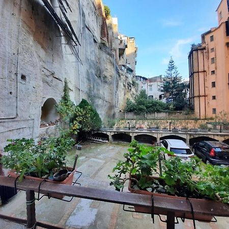 Apartamento La Casa Nella Roccia Nápoles Exterior foto