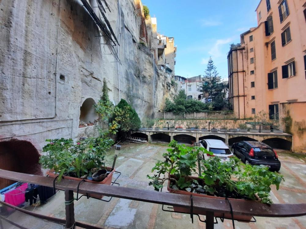 Apartamento La Casa Nella Roccia Nápoles Exterior foto