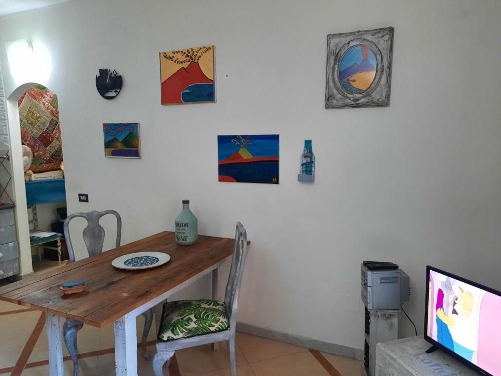 Apartamento La Casa Nella Roccia Nápoles Exterior foto