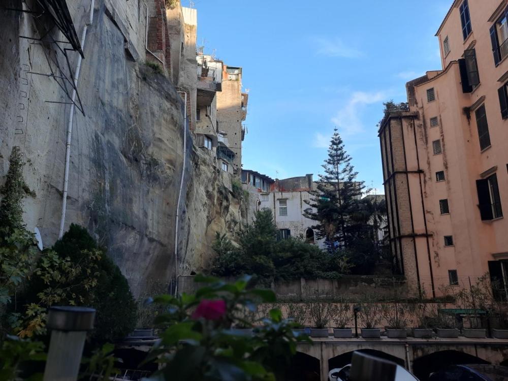 Apartamento La Casa Nella Roccia Nápoles Exterior foto