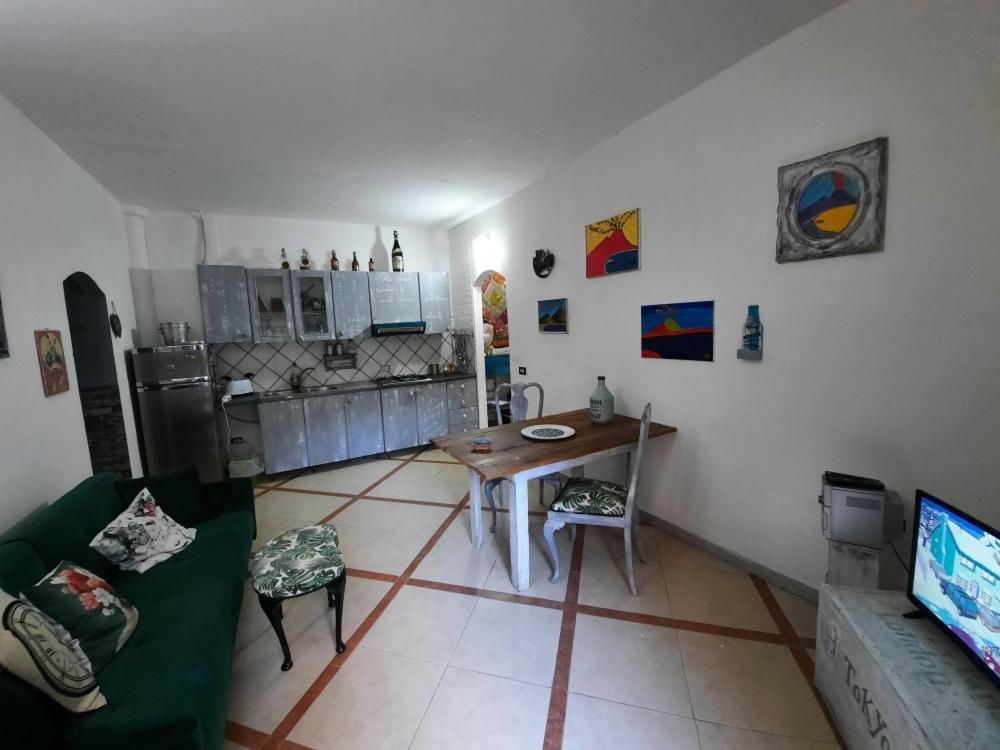 Apartamento La Casa Nella Roccia Nápoles Exterior foto