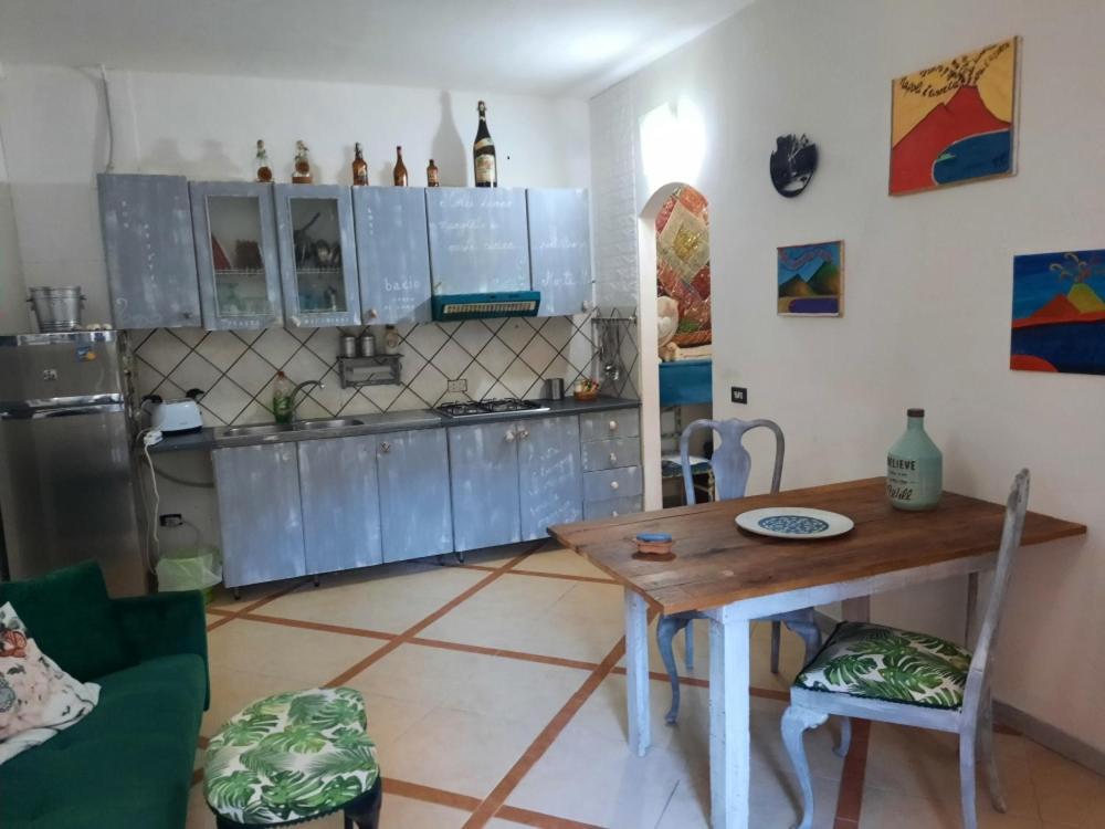 Apartamento La Casa Nella Roccia Nápoles Exterior foto