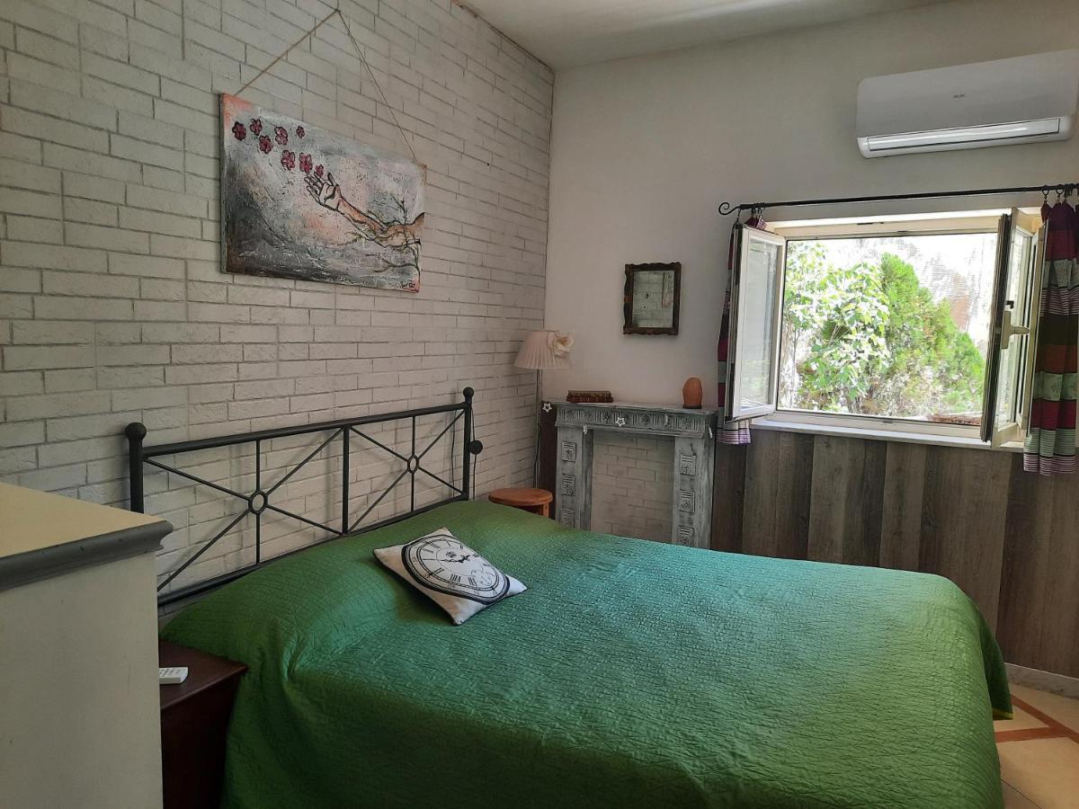 Apartamento La Casa Nella Roccia Nápoles Exterior foto